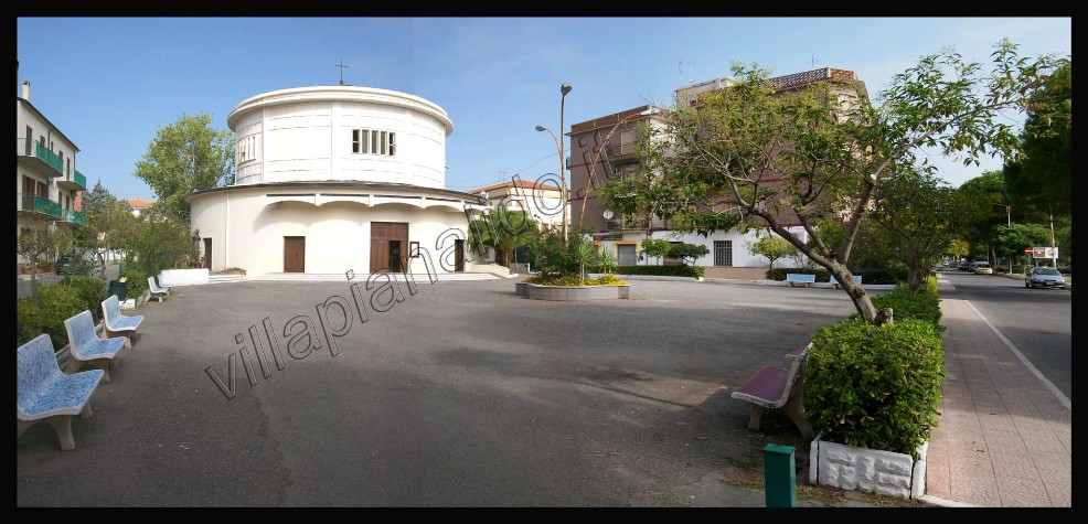 Chiesa Sacra Famiglia e piazzale - Precedente al rifacimento